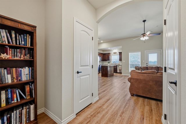 816 E Northside Drive, Pilot Point, TX 76258