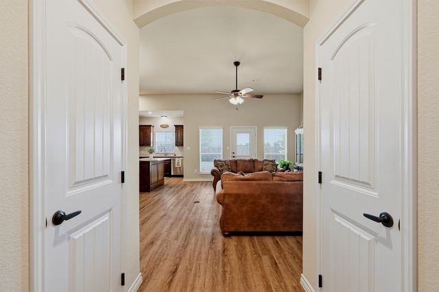 816 E Northside Drive, Pilot Point, TX 76258