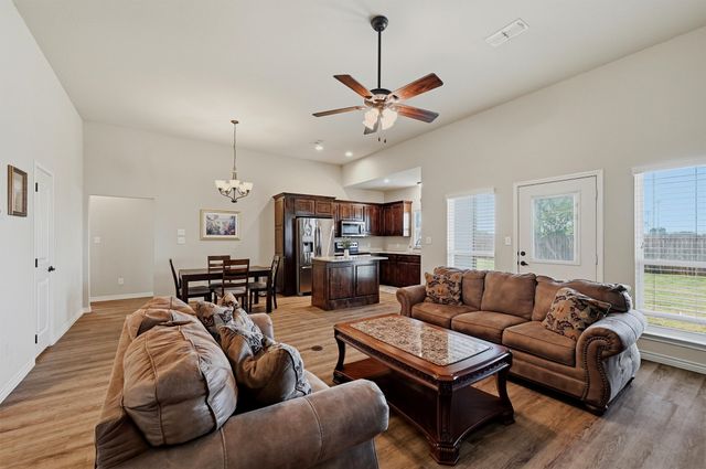 816 E Northside Drive, Pilot Point, TX 76258