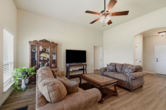 816 E Northside Drive, Pilot Point, TX 76258