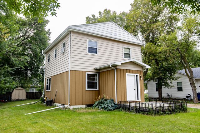 1009 18th Avenue N, Moorhead, MN 56560