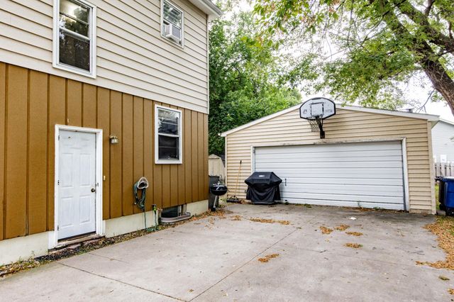 1009 18th Avenue N, Moorhead, MN 56560
