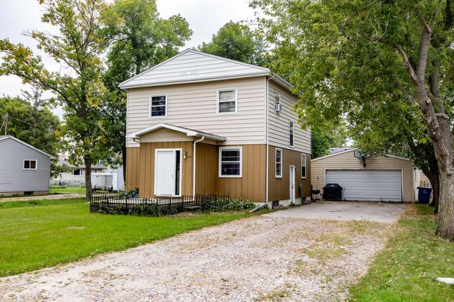 1009 18th Avenue N, Moorhead, MN 56560