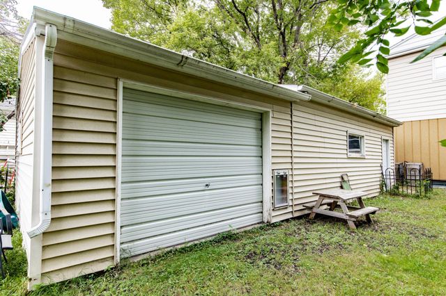 1009 18th Avenue N, Moorhead, MN 56560