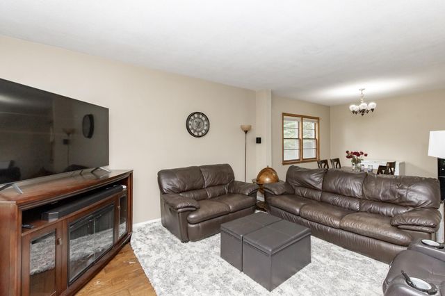 1009 18th Avenue N, Moorhead, MN 56560