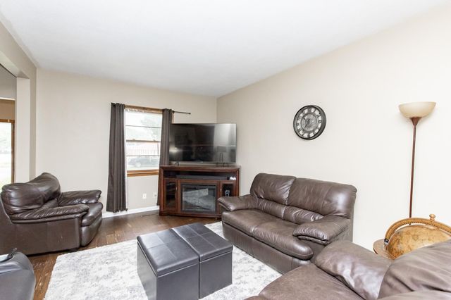 1009 18th Avenue N, Moorhead, MN 56560
