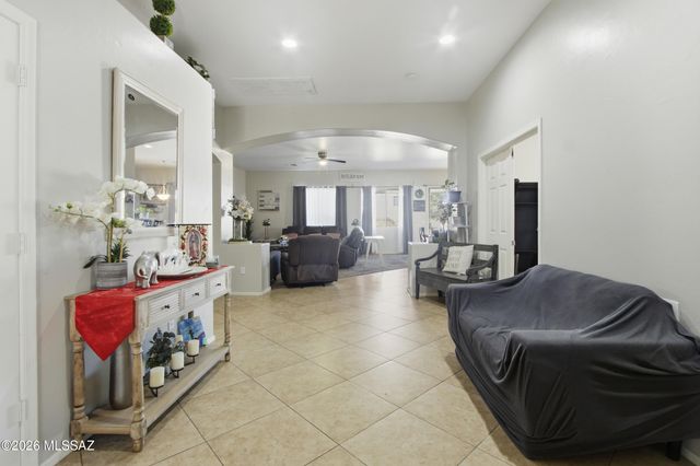 8286 W Calle Sancho Panza, Tucson, AZ 85757