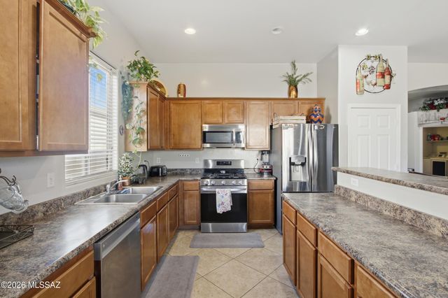 8286 W Calle Sancho Panza, Tucson, AZ 85757