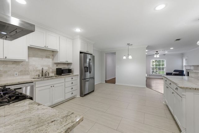 2725 Ryan Place Drive, Fort Worth, TX 76110