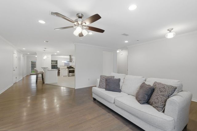 2725 Ryan Place Drive, Fort Worth, TX 76110
