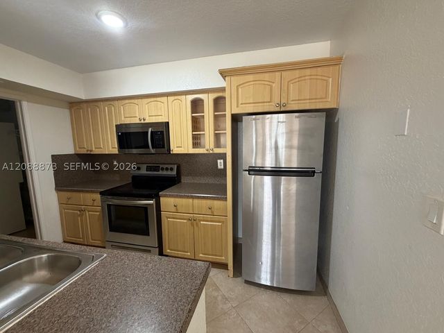 10115 NW 9th St Cir 6-106, Miami, FL 33172