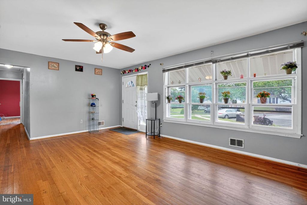 7902 OLAND, Hyattsville, MD 20784
