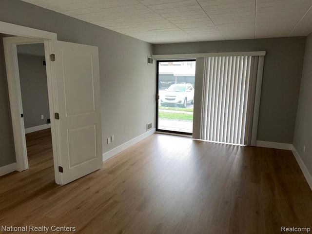 18207 University Park Drive, Livonia, MI 48152