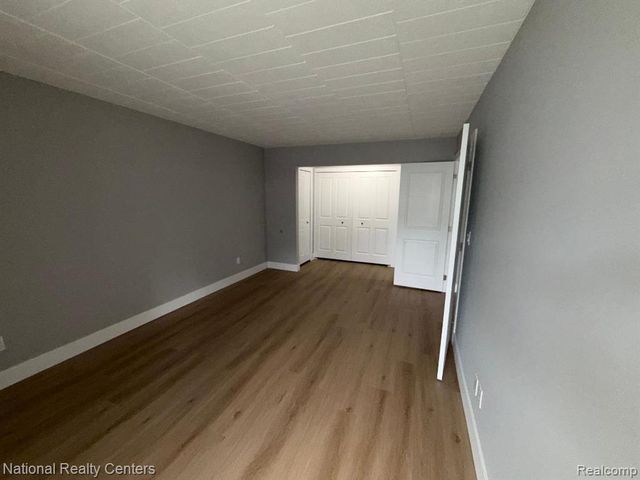 18207 University Park Drive, Livonia, MI 48152