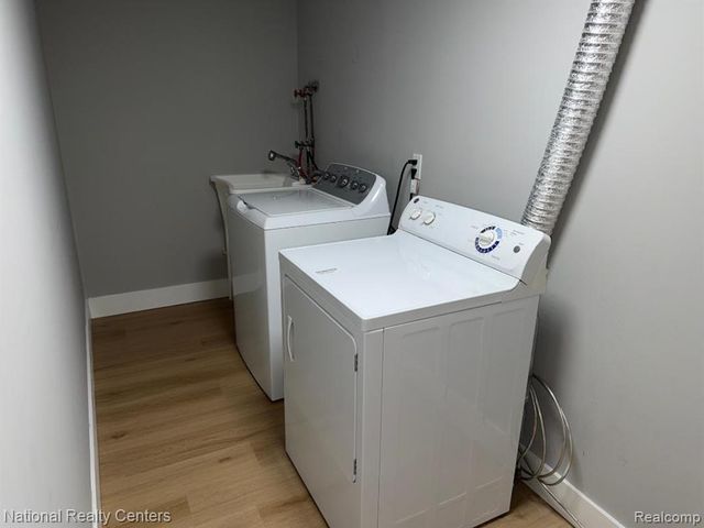 18207 University Park Drive, Livonia, MI 48152