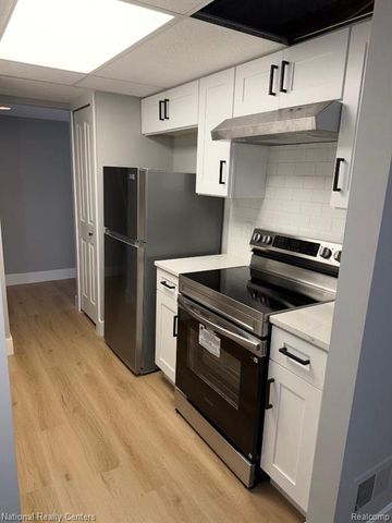 18207 University Park Drive, Livonia, MI 48152