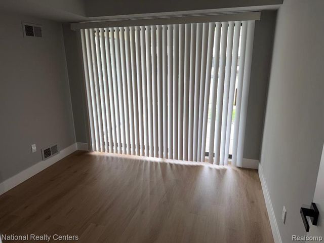 18207 University Park Drive, Livonia, MI 48152