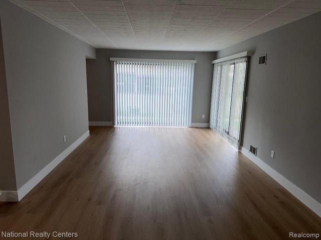 18207 University Park Drive, Livonia, MI 48152