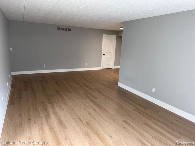 18207 University Park Drive, Livonia, MI 48152