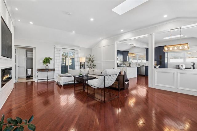 1370 Northmoor Court, Northbrook, IL 60062