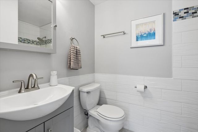 1370 Northmoor Court, Northbrook, IL 60062