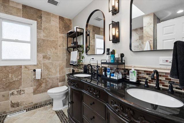 1370 Northmoor Court, Northbrook, IL 60062