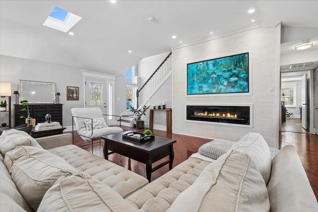 1370 Northmoor Court, Northbrook, IL 60062