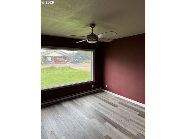 3820 DOVE Ln, Eugene, OR 97402