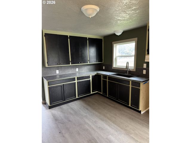 3820 DOVE Ln, Eugene, OR 97402