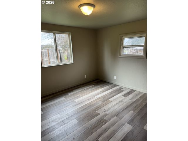 3820 DOVE Ln, Eugene, OR 97402