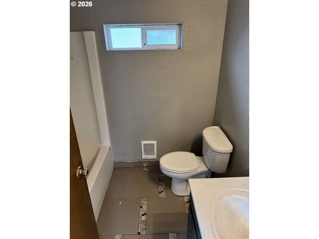 3820 DOVE Ln, Eugene, OR 97402