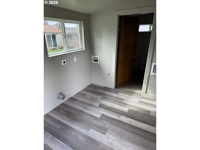 3820 DOVE Ln, Eugene, OR 97402