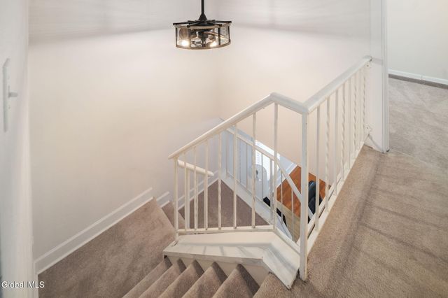 16 Flintlock Lane, Halfmoon, NY 12065