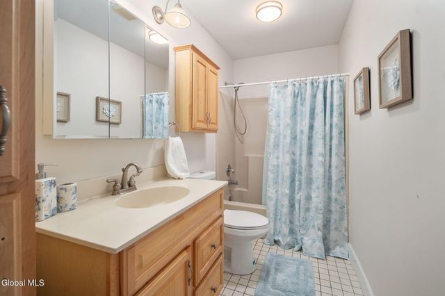 16 Flintlock Lane, Halfmoon, NY 12065