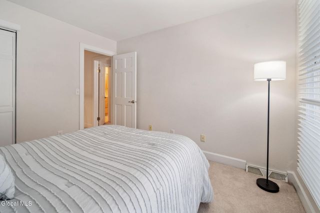 16 Flintlock Lane, Halfmoon, NY 12065