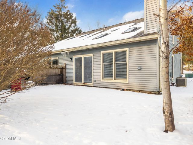 16 Flintlock Lane, Halfmoon, NY 12065