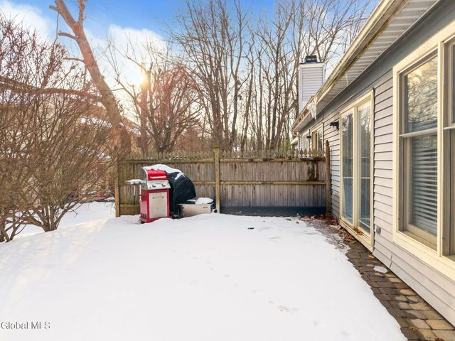 16 Flintlock Lane, Halfmoon, NY 12065