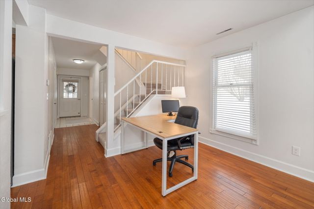 16 Flintlock Lane, Halfmoon, NY 12065