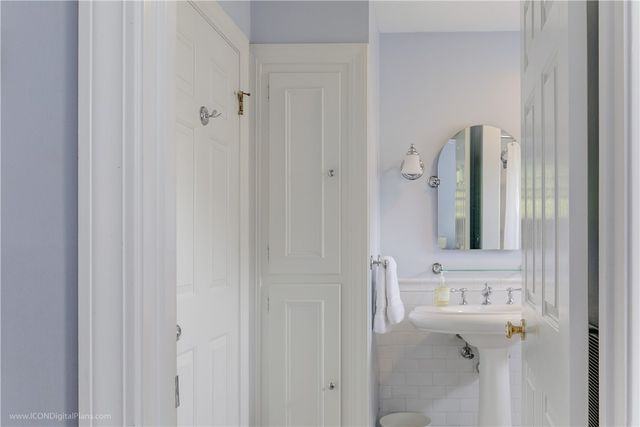 32 Catherine Street B, Newport, RI 02840