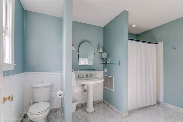 32 Catherine Street B, Newport, RI 02840
