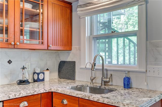 32 Catherine Street B, Newport, RI 02840
