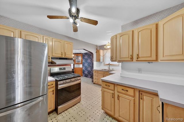 19921 Warrington Drive, Detroit, MI 48221