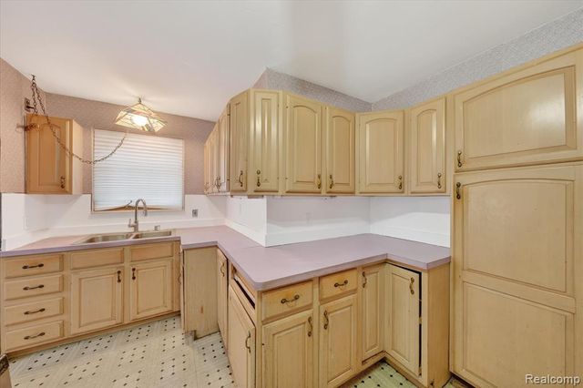 19921 Warrington Drive, Detroit, MI 48221