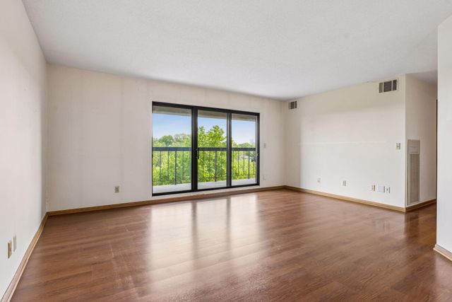2885 Knox Avenue S 706, Minneapolis, MN 55408