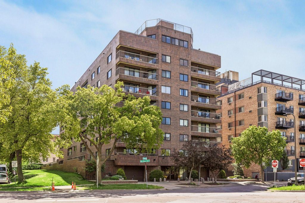 2885 Knox Avenue S 706, Minneapolis, MN 55408