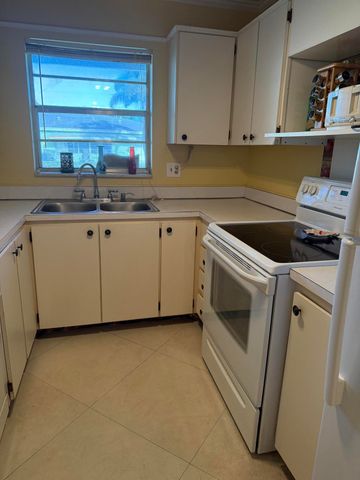 3311 Valley Road D, Boynton Beach, FL 33435