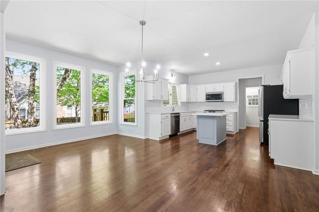 15716 W 138th Terrace, Olathe, KS 66062