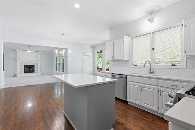 15716 W 138th Terrace, Olathe, KS 66062