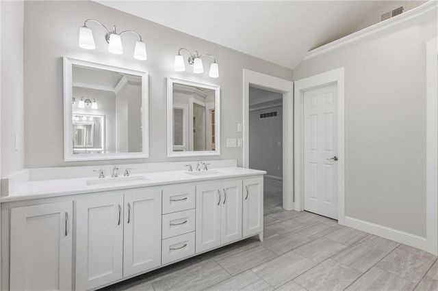 15716 W 138th Terrace, Olathe, KS 66062