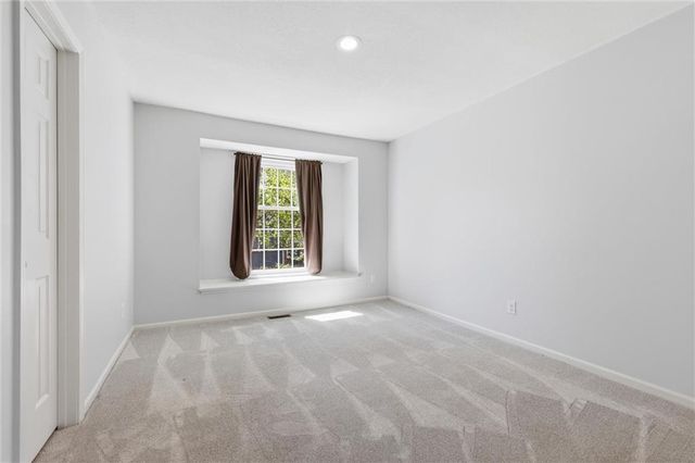 15716 W 138th Terrace, Olathe, KS 66062
